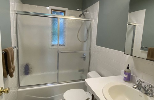 Town of East Hampton Cottage | Summer Cottage -Walking dist. to the Beach & Town!