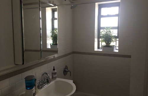Brighton Beach Apartment | Summer escape in Brighton Beach!