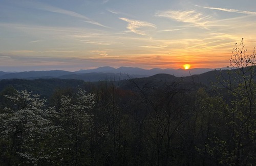 Beech Mountain Ski Chalet | Summer Fun in the Mountains at Skyline View on Beech!