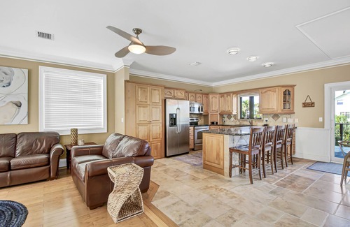 Isles of Capri House | Summer Getaway by the Bay. Nice views of Pompano Bay. Near Marco Island Beaches.