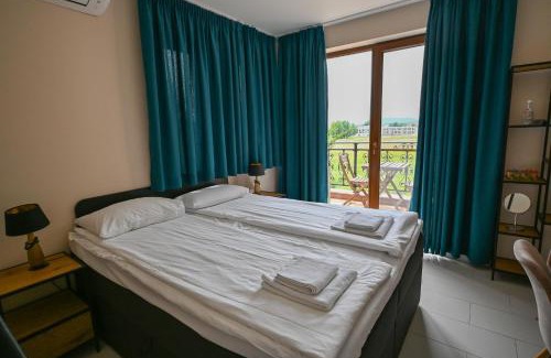 Chernomorets Apartment | Summer Host Apartment Paradise Garden