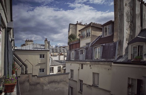 Quartier de la Roquette Apartment | Summer light: architect’s nest between rooftops