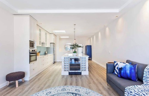 Camps Bay House | Summer Place Camps Bay - Newly Renovated Townhouse