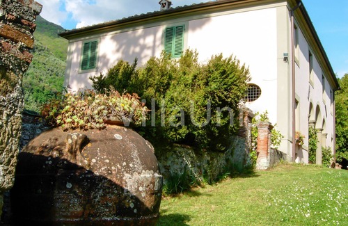 Nocchi Villa | Summer residence for 22 with pool and gardens