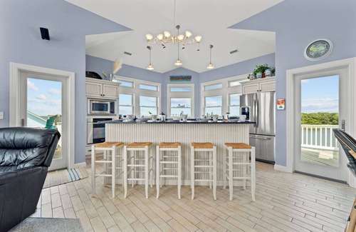 Brigands' Bay House | SUMMER SAVINGS - Canalfront Dog Friendly Home w/Hot Tub and Private Boat Dock