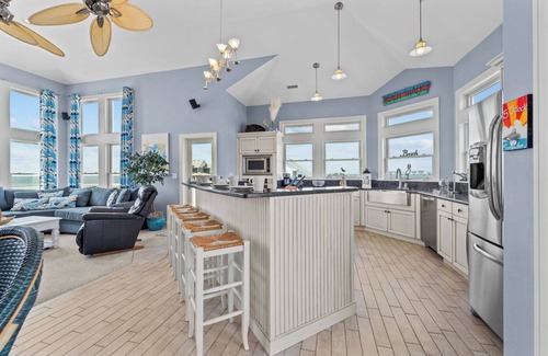 Brigands' Bay House | SUMMER SAVINGS - Canalfront Dog Friendly Home w/Hot Tub and Private Boat Dock