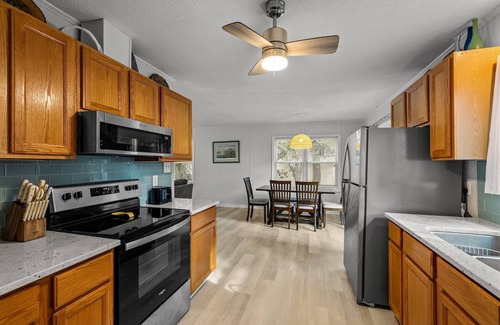 Emerald Isle Cottage | Summer Shade - sound and beach access. Newly remodeled and furnished in 2023!