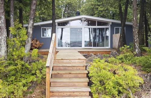 South Bruce Peninsula House | Summer Side Classic Lakefront Escape