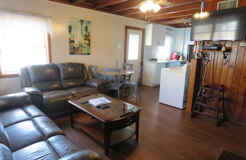 South Nags Head House | Summer Special/RIGHT ACROSS from OCEAN/Fenced yard/pet friendly