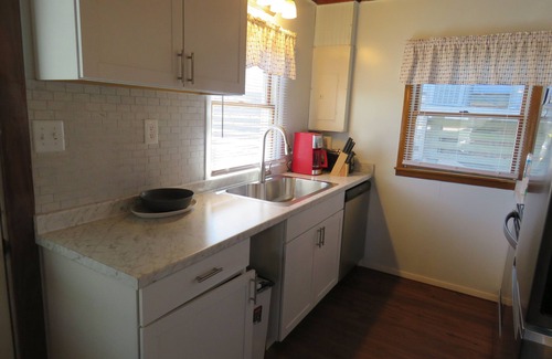 South Nags Head House | Summer Special/RIGHT ACROSS from OCEAN/Fenced yard/pet friendly