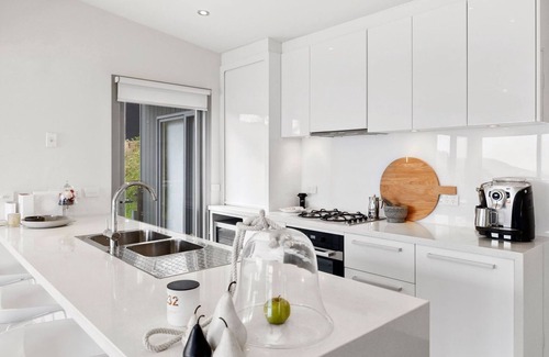 Lorne House | Summerhills House - Beach View Holiday