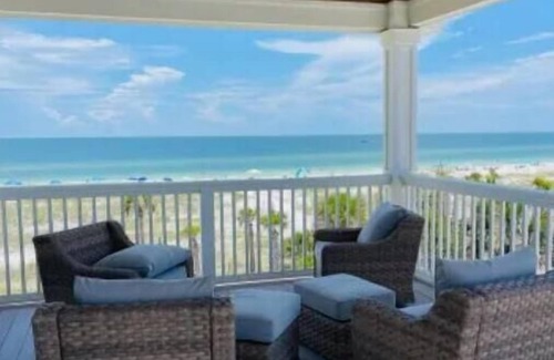 Port St. Joe House | Summer’s Almost Gone! Book Lovely Day Now–Private Pool & Steps to the Beach!