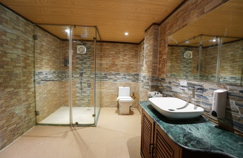 Samaguri Hotel | Summit Green Lake Tea Resort & Spa