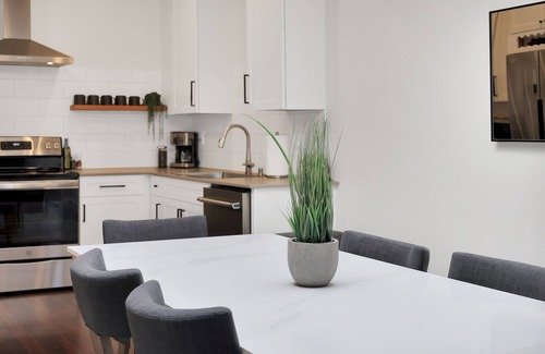 Mount Shasta Hotel | Summit Lofts, Extra Large Executive Suite, #210