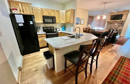 Hidden Valley Condo | 🍁 Summit Serenity | Laurel Highlands Retreat w/Hiking, Waterfalls & Fall Views