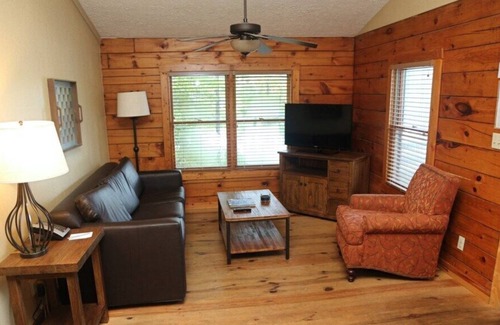 Gordonsville Cabin | Sumptuous Shenandoah Crossing, 2 Bedroom Resort Cabin, Just A Mile To Your Favorite Destinations