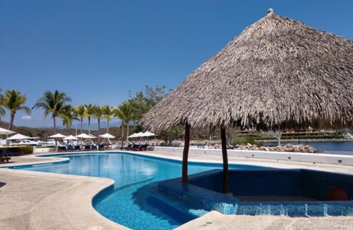 Ixtapa Villa | Sun and security, for your family.