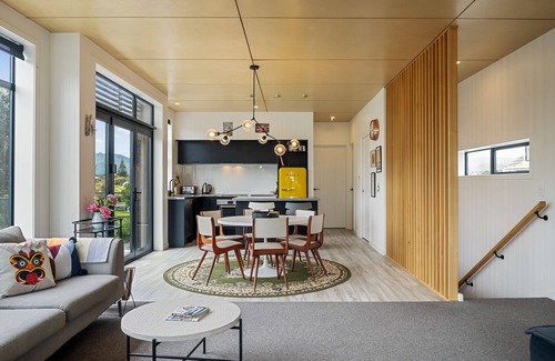 Waikanae House | Sun and Serenity - Waikanae Beach Holiday Home