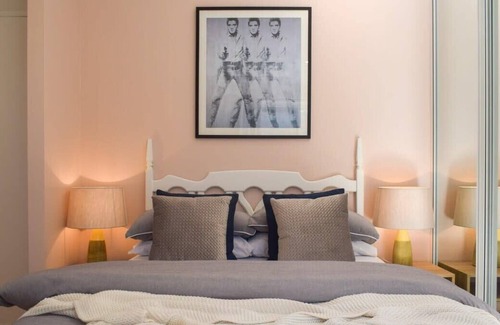 Newtown Apartment | Sun-Drenched 1 Bed Studio Apartment In Newtown