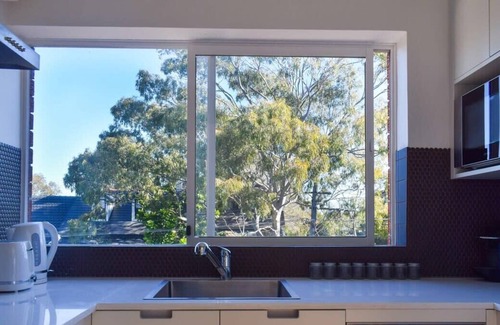 Newtown Apartment | Sun-Drenched 1 Bed Studio Apartment In Newtown