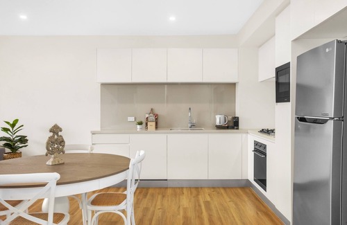 Surfers Paradise Apartment | Sun Drenched Apartment in the Heart of Surfers