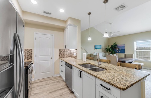 Corpus Christi House | Sun & Fun Condo: Pool, Playground, Room for All!