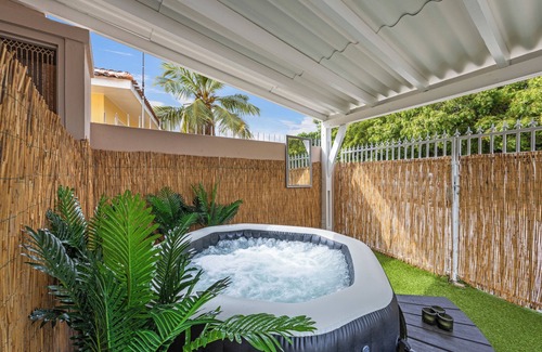 Pietermaai District Apartment | Sun, sea and a Jacuzzi - enjoy Curacao in style!