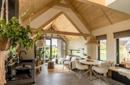Westenschouwen House | Sun, sea, sand, wind, marram grass – this 4-person chalet embodies the pure beach feeling from your