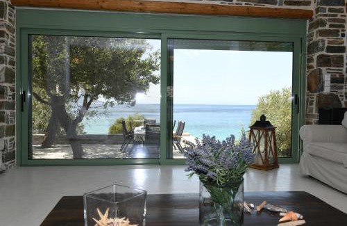Karystos Villa | Sun Senses beach front villa with private beach