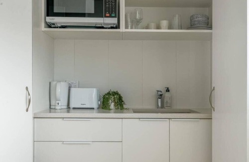Mission Bay Apartment | Sun Soaked Sea View Apartment | BBQ | Full Kitchen