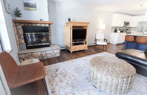 Fraser Condo | Sun Sung Cozy Condo – A Stylish Escape for 4!