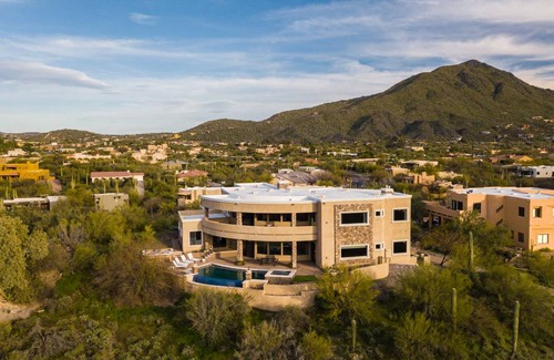 Cave Creek House | Sunbeam by AvantStay Elegant, Private Desert Home w/ Infinity Pool, Spa & View