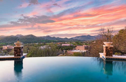 Cave Creek House | Sunbeam by AvantStay Elegant, Private Desert Home w/ Infinity Pool, Spa & View