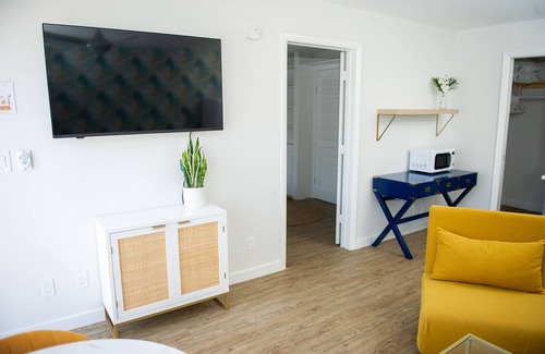 Indian Shores Hotel | Sunburst Inn The Beachside Suite - Room 7