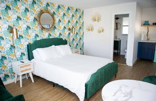 Indian Shores Hotel | Sunburst Inn The Standard Studio - Room 6
