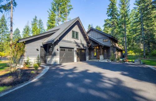 Cle Elum House | Suncadia 4 Bdrm Home Beautiful Floor to Ceiling Fireplace