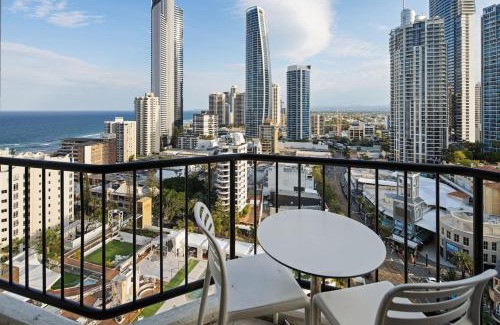 Surfers Paradise Apartment | Suncoast Comfort - Steps to Surfers Paradise Beach