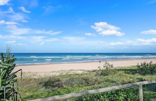 Surfers Paradise Apartment | Suncoast Comfort - Steps to Surfers Paradise Beach