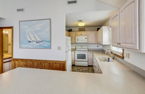 Duck House | Sundance - Enjoy this 4 BR oceanside home only a short walk to the beach!