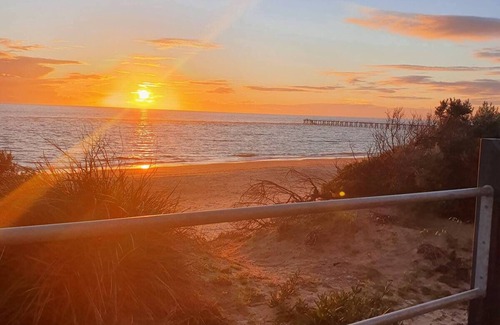 Christie Downs Apartment | Sunday Drive Cosy Retreat | 10 min walk to Beach