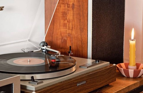 Yamba Apartment | Sundowner Motel brings refined mid-century charm to Yamba’s seaside village.