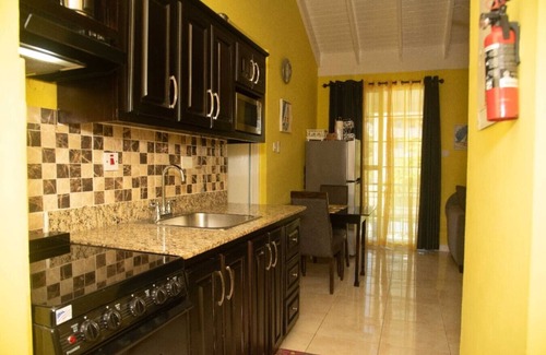 Ocho Rios Apartment | Sunflower Serenade