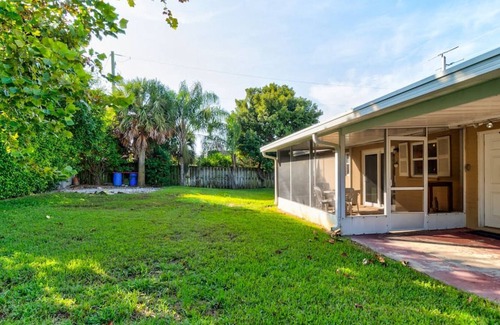Ocean View Halifax Estates House | Sunglow Surf Shack, Garage, Wifi & Walk to Beach