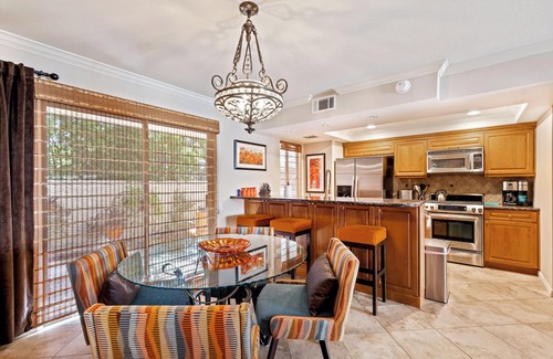 Historic Tennis Club House | Sunkist at 411 | Walking Distance to Downtown PS!