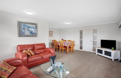 Greenlane - Ellerslie House | Sunlit Glow Spacious 5BR Home on Ladies Mile