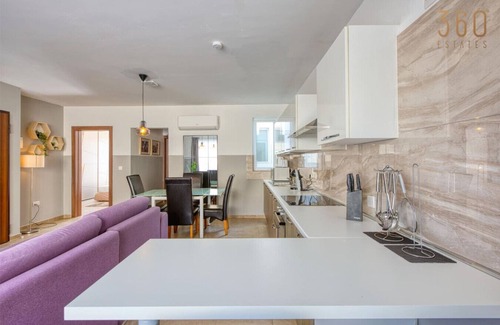 Sliema Apartment | Sunlit Sliema 2BR Penthouse, Steps to Seafront!