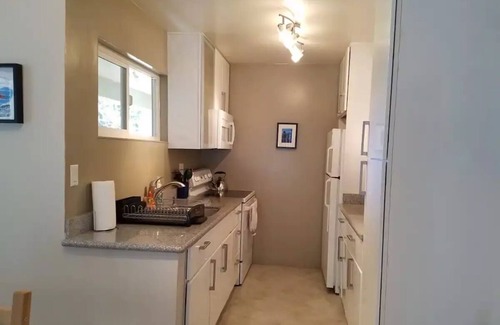 South Berkeley Condo | Sunny 2 Bedrooms Apartment one mile from UCB
