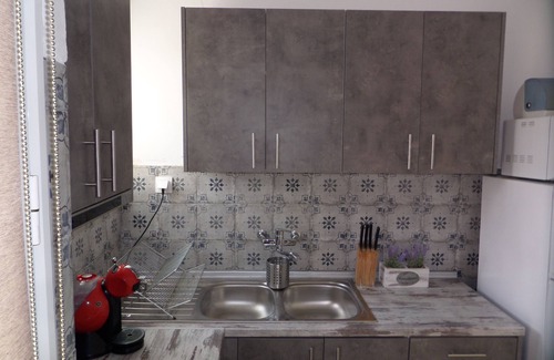 Kinosargous Apartment | Sunny 2BR Penthouse within walking distance to Acropolis ideal for families
