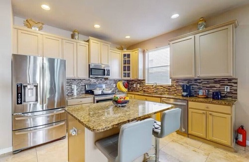 Seffner Community Alliance House | Sunny 5BR 3 Baths w/Garage + Patio – Perfect for Long Stays Near Tampa!