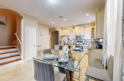 Seffner Community Alliance House | Sunny 5BR 3 Baths w/Garage + Patio – Perfect for Long Stays Near Tampa!